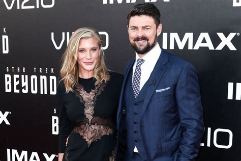 katee sackhoff karl urban engaged  She started her romantic affair with her co-actor from Star Trek, Karl Urban